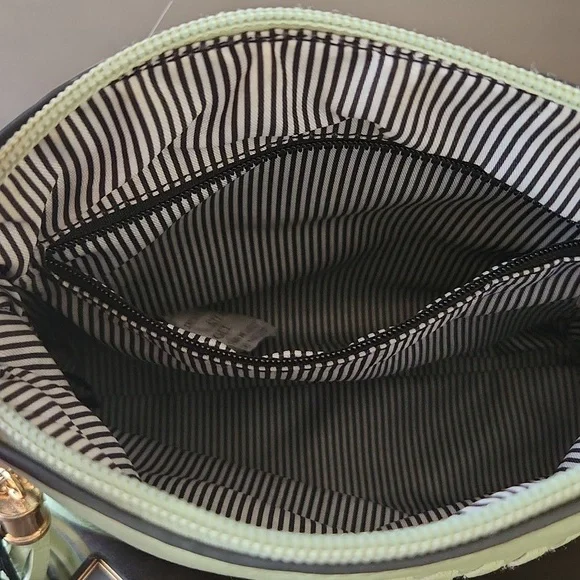 Deluxity Los Angeles, Vegan Green Purse, New - Picture 7 of 11